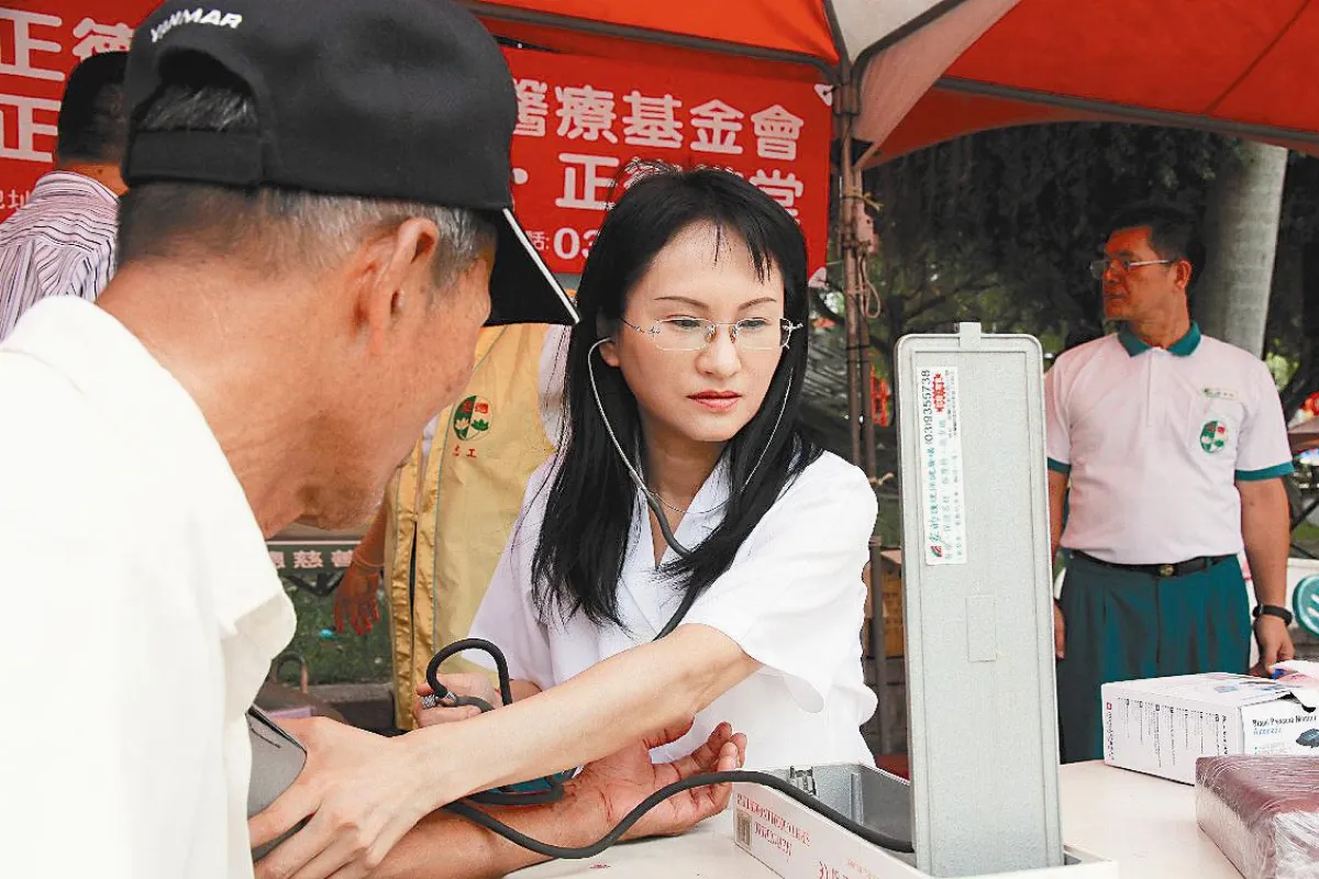 義賣、義診 德安關心您