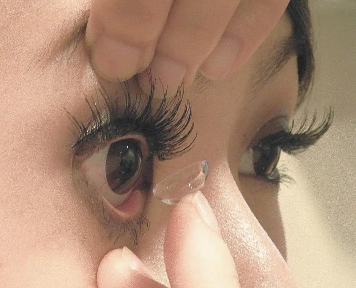 長期偏頭痛、近視度數增加隱形眼鏡散光規格不符 惹禍