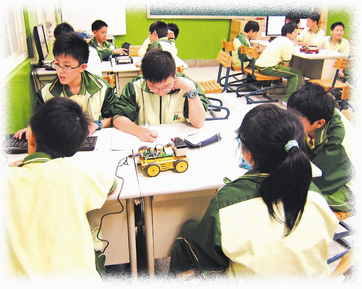 青春校園 台北明德國中遇見天使與機器人