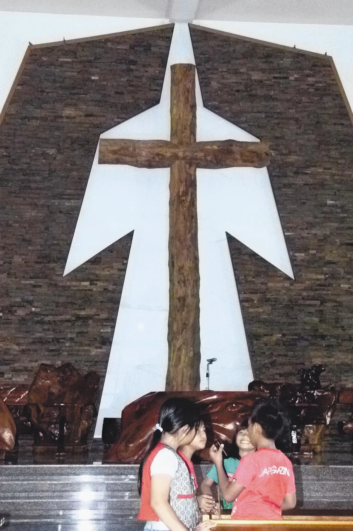 達來部落團結一心 托住教堂