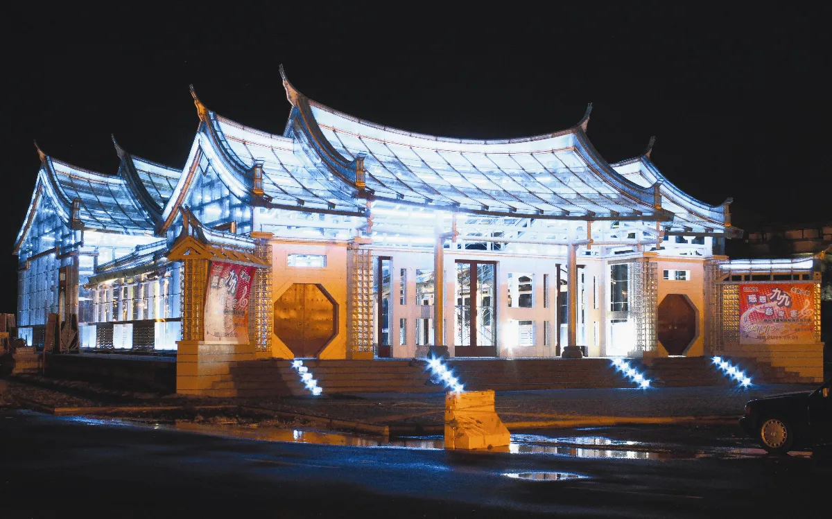 玻璃廟 今點燈祈福