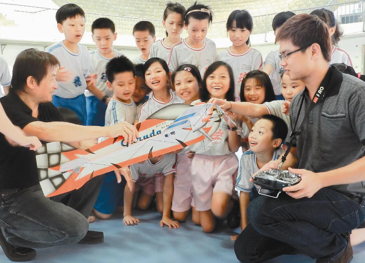 他搞飛機拿冠軍 要學童愛上航太