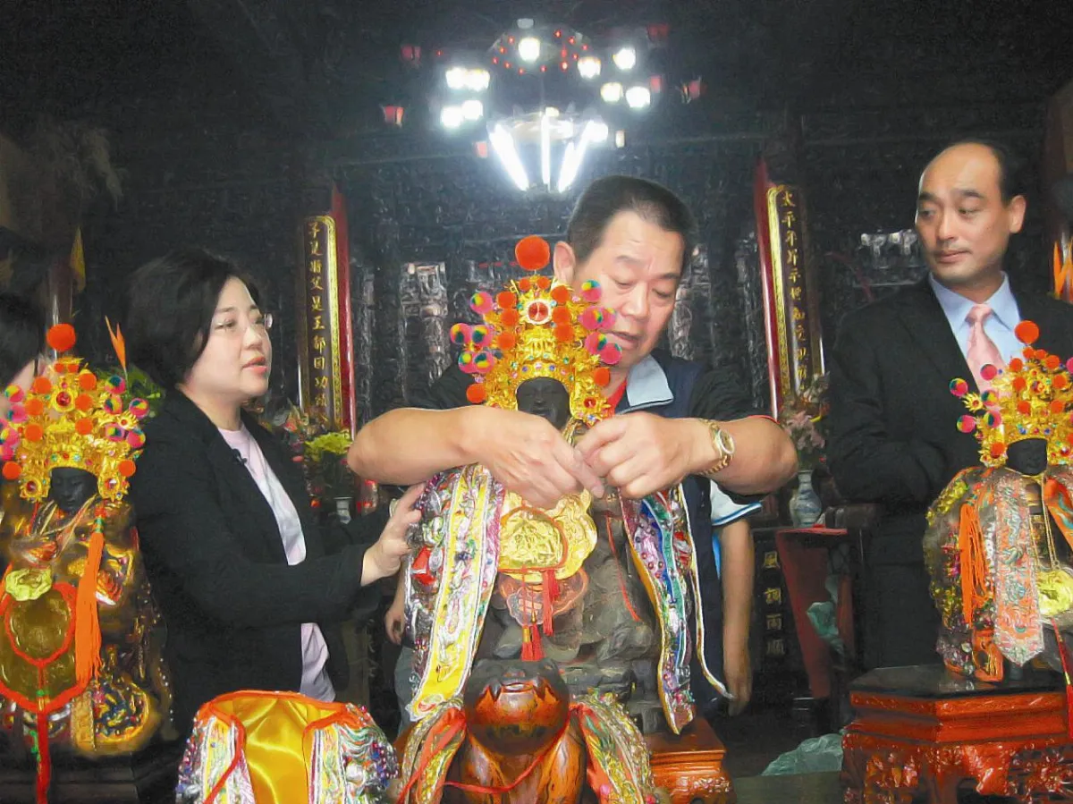 少年踹輪  台南三太子起轎