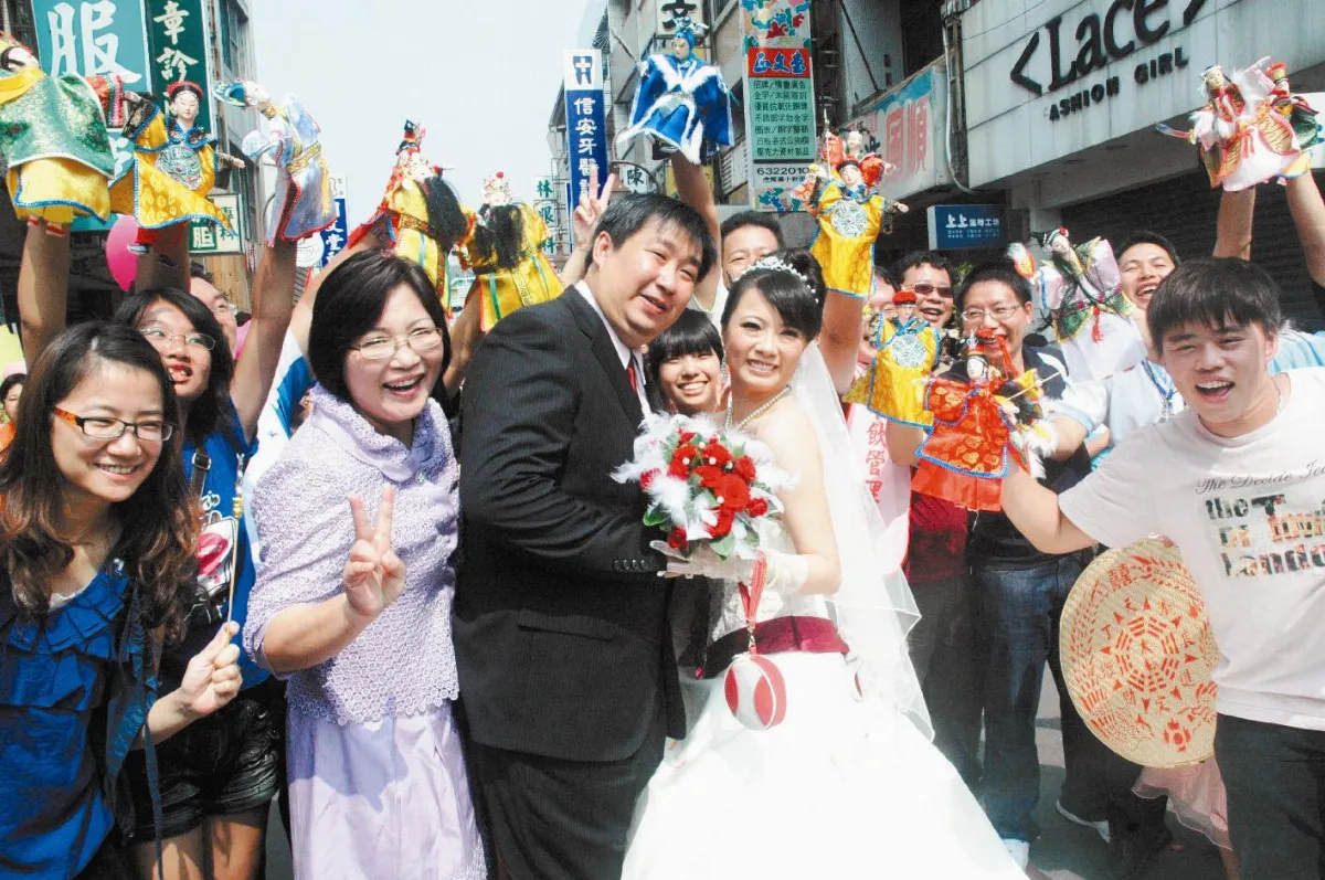 這場婚禮布一 樣