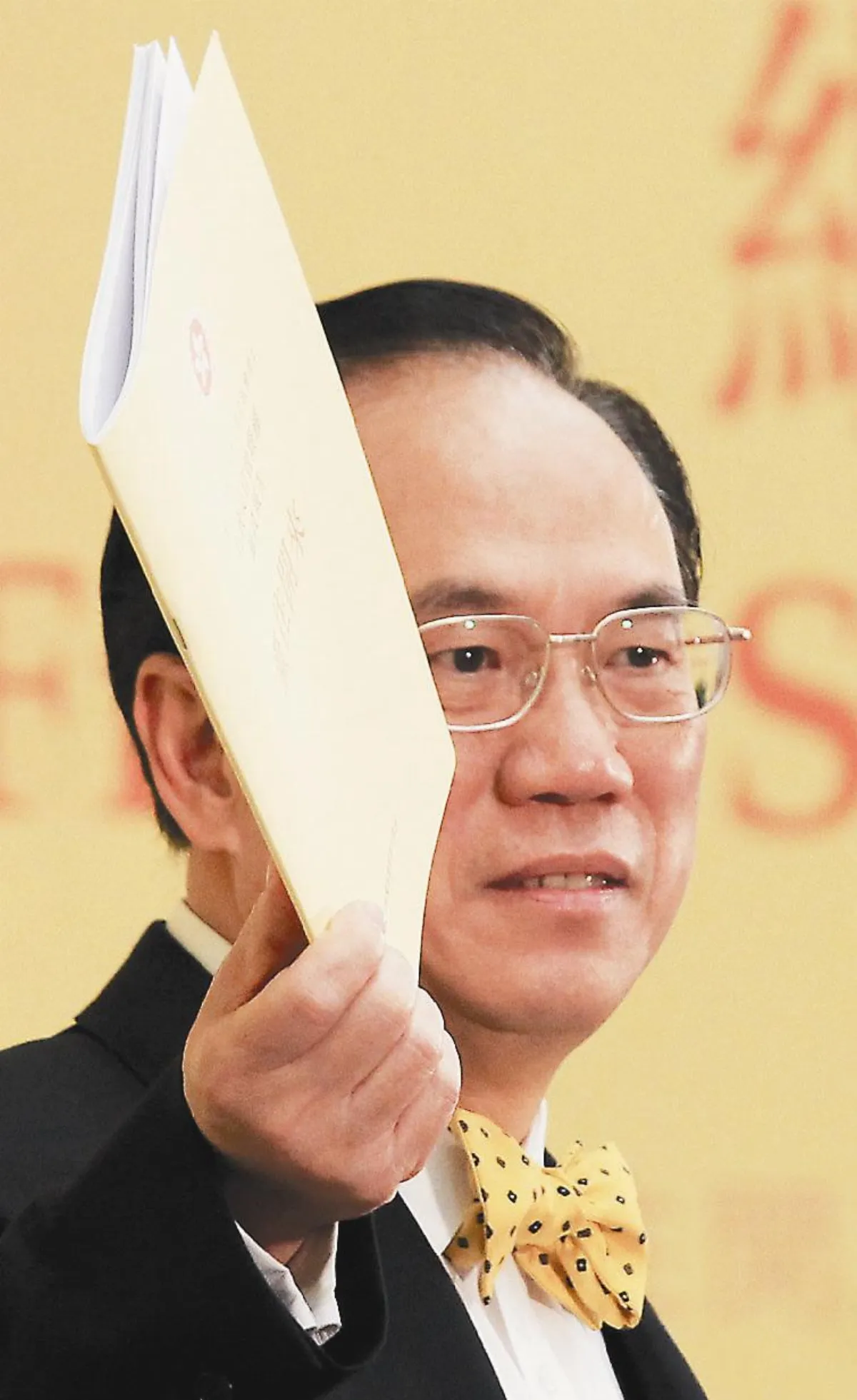 曾蔭權最後施政報告 派大禮
