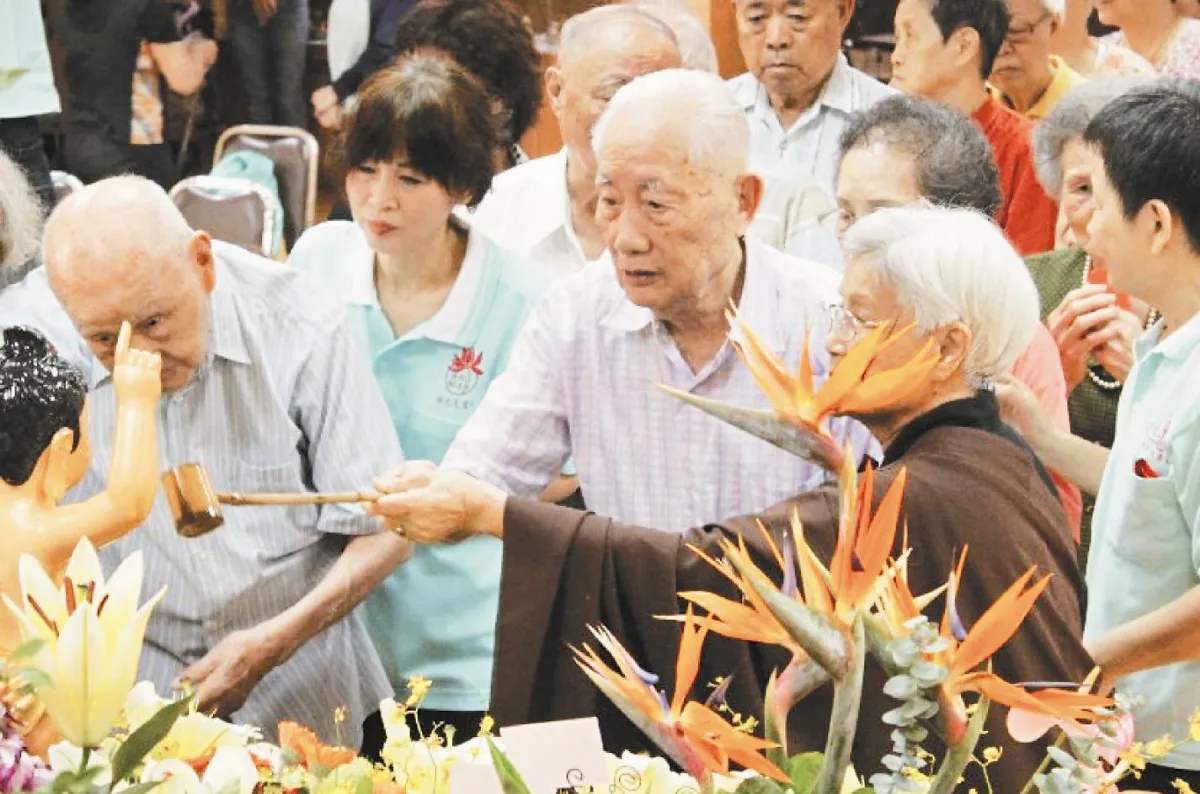 【崧鶴樓的故事】(2)十年堅持 換取長輩自在與尊嚴