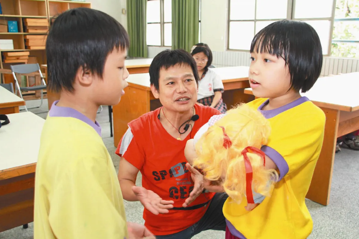 演員轉行教客語 指導小學屢獲獎