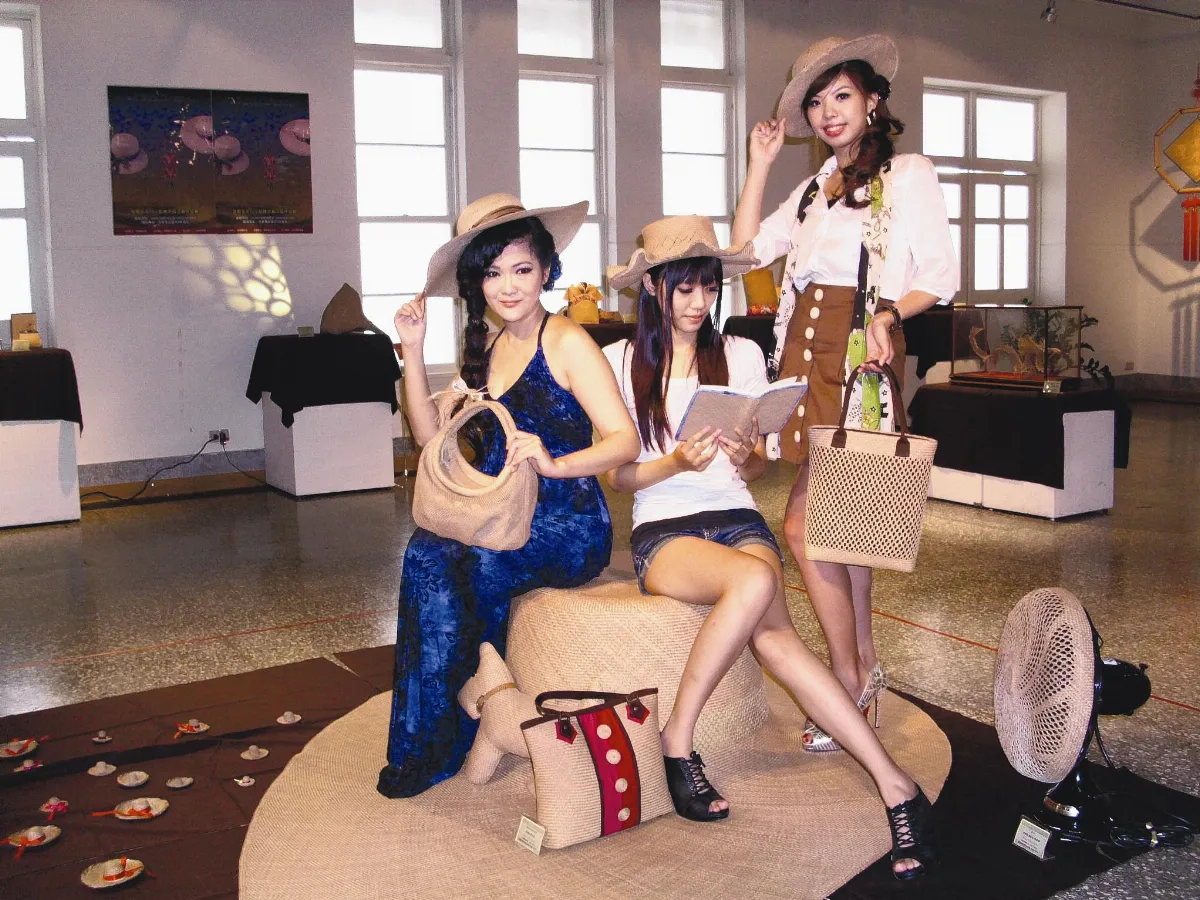 藺草變身時尚包 美感又吸睛