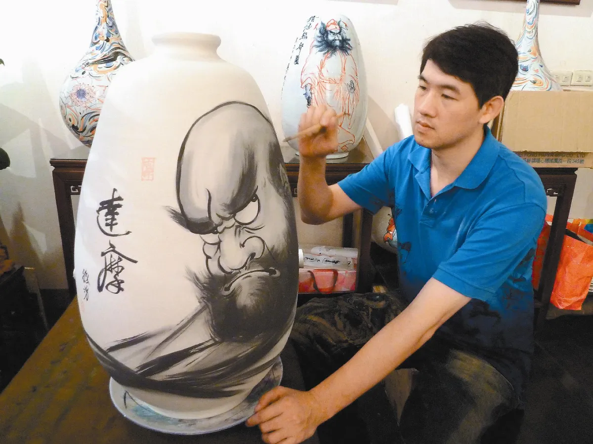 從持劍到拿筆 余勝芳畫達摩練心