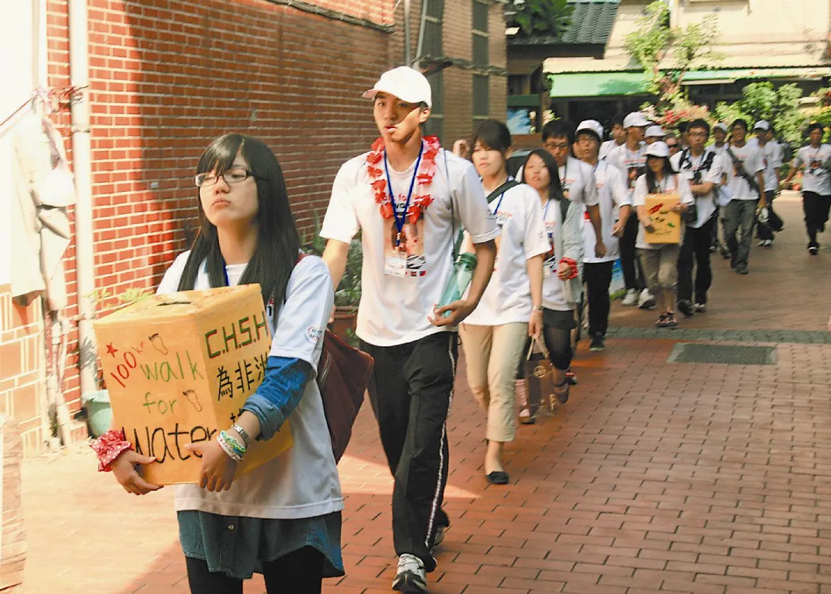 為非洲貧童鑿井 高中生徒步百公里募款