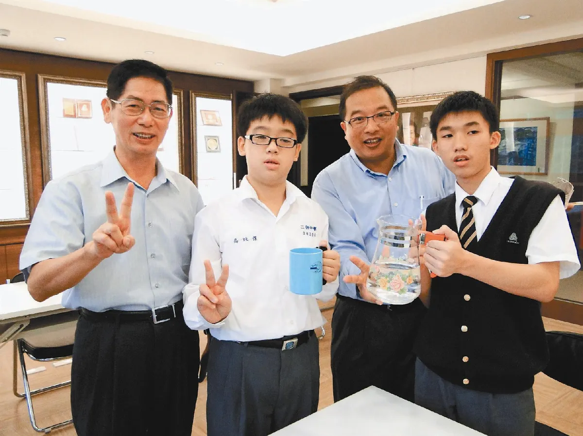 國二生發明杯具  盲人裝水不燙傷