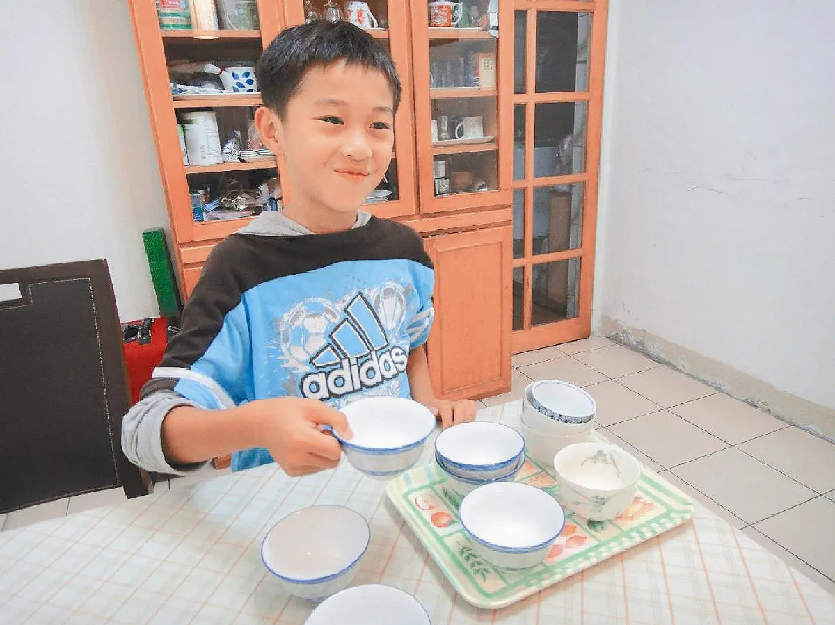 【阿芬家事123】教孩子收拾餐桌