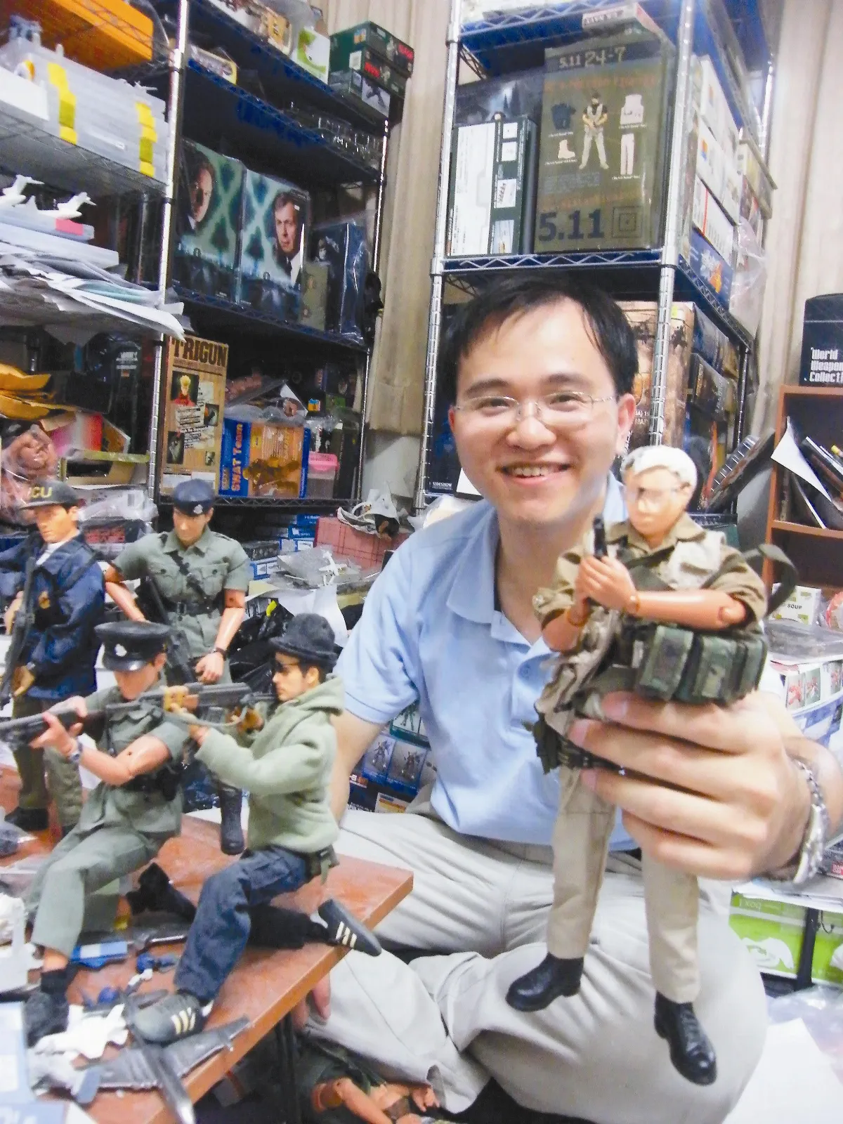 軍事人偶 調查官蒐滿屋