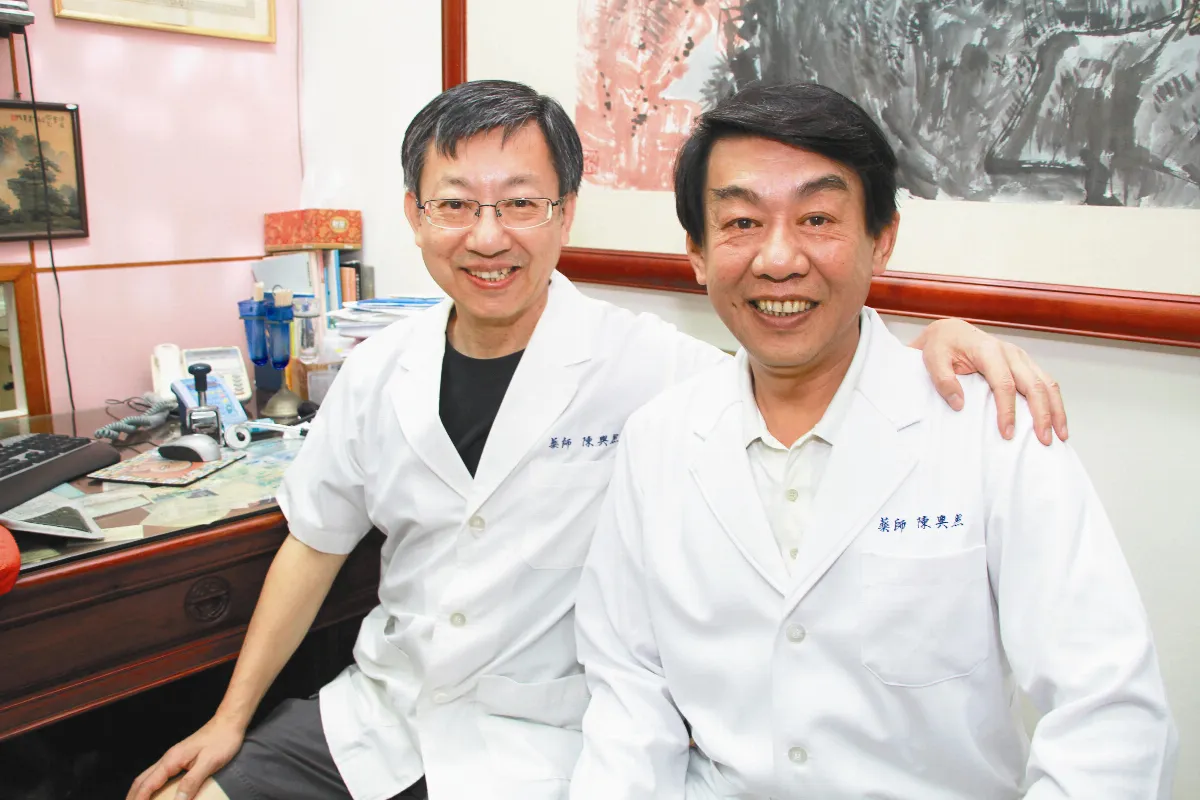 1家19醫生 親友互看診