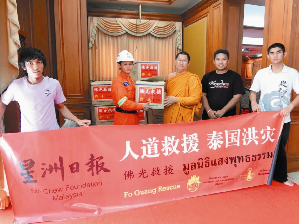 送泡麵、飲用水 佛光人急賑災
