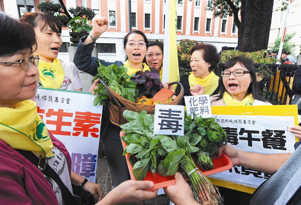 民團抗議黑心午餐  教部：會重罰