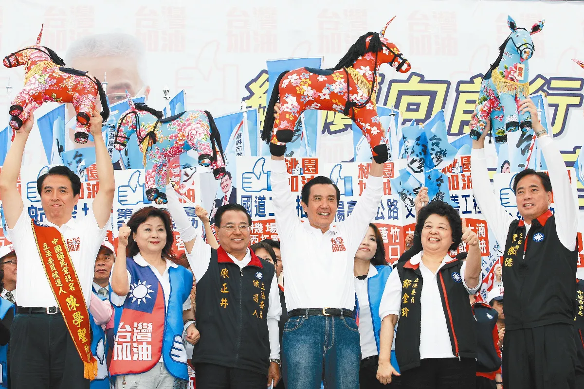 客家花布馬與小豬菜籃車