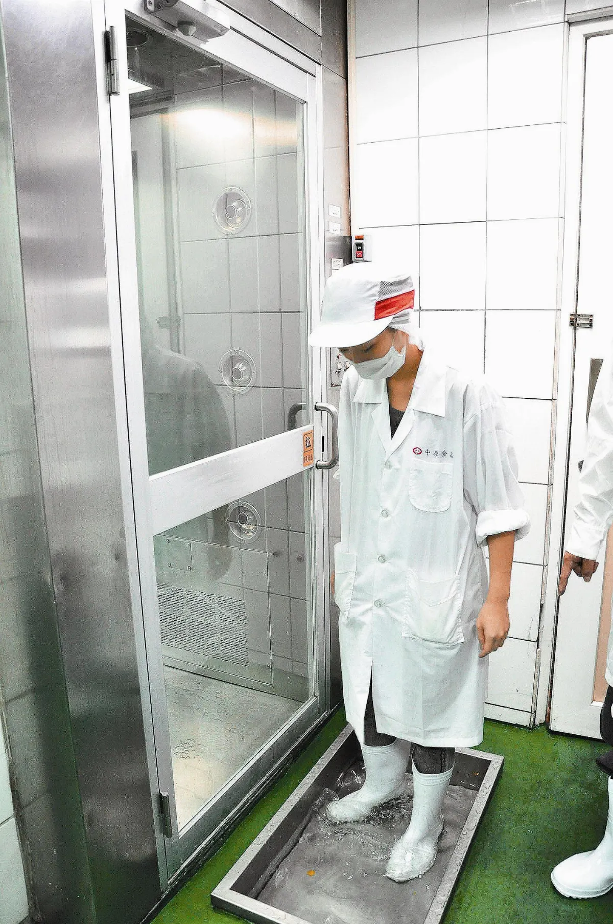 監督流程  在中央廚房 直擊從原料到裝盆配送