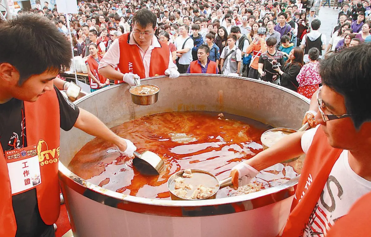 1319人吃臭豆腐每人超過1公斤 創金氏紀錄