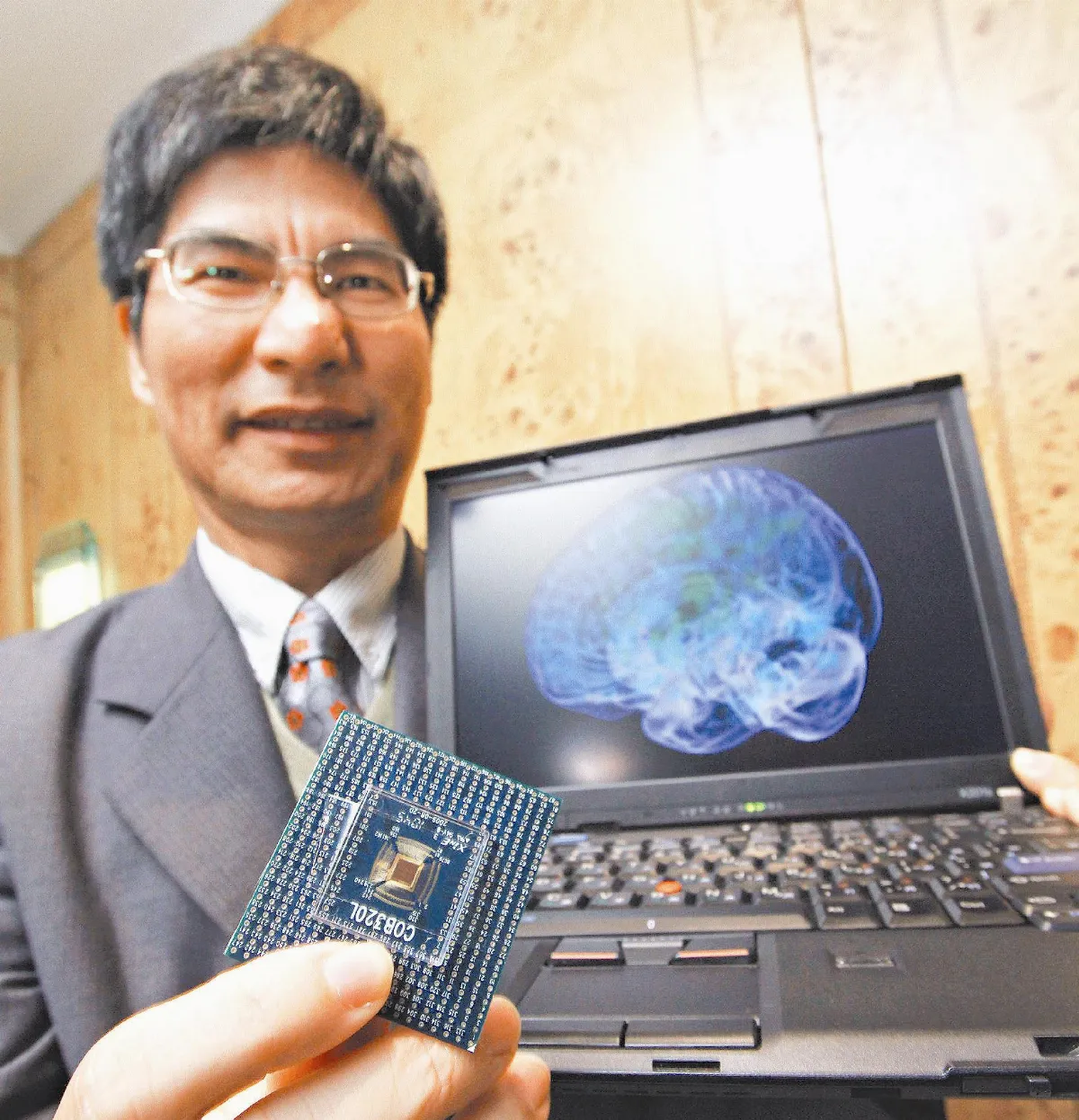 領先歐美眼鏡裝特殊晶片 馬上認出舊識