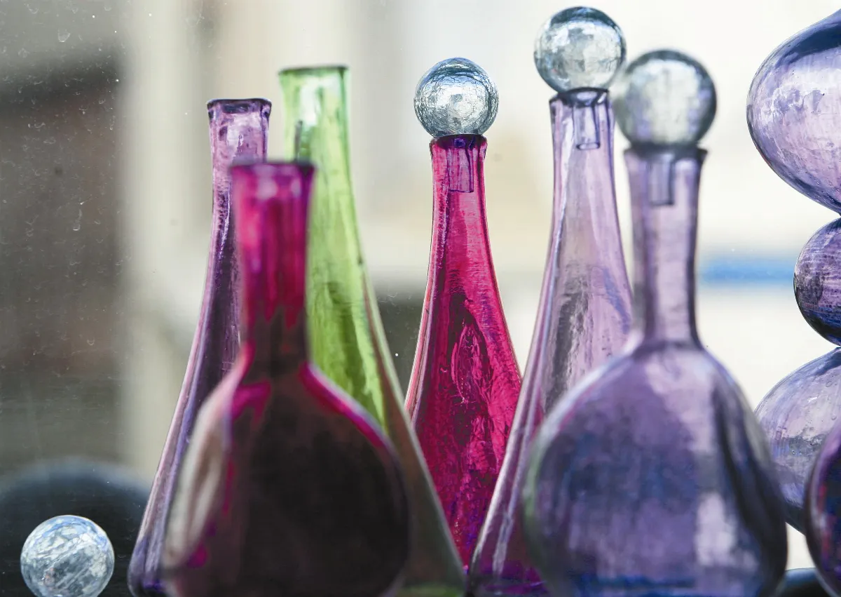 Lebanon's remaining glass blowers struggle to survive