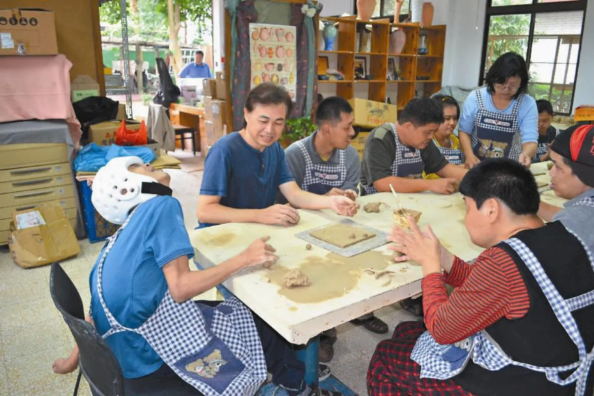 【社區部落格】身障孩子捏陶 建立自信