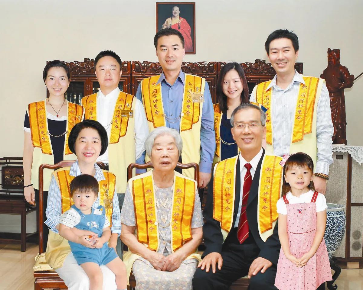 佛光三好人家劉招明、陳秋琴 出了國門進佛門