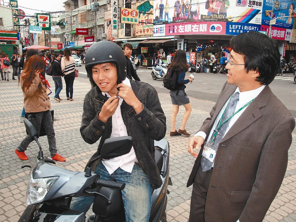 南應用科大校長  站崗抓違規