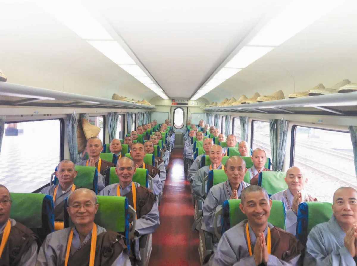 佛祖坐火車 584人1張票