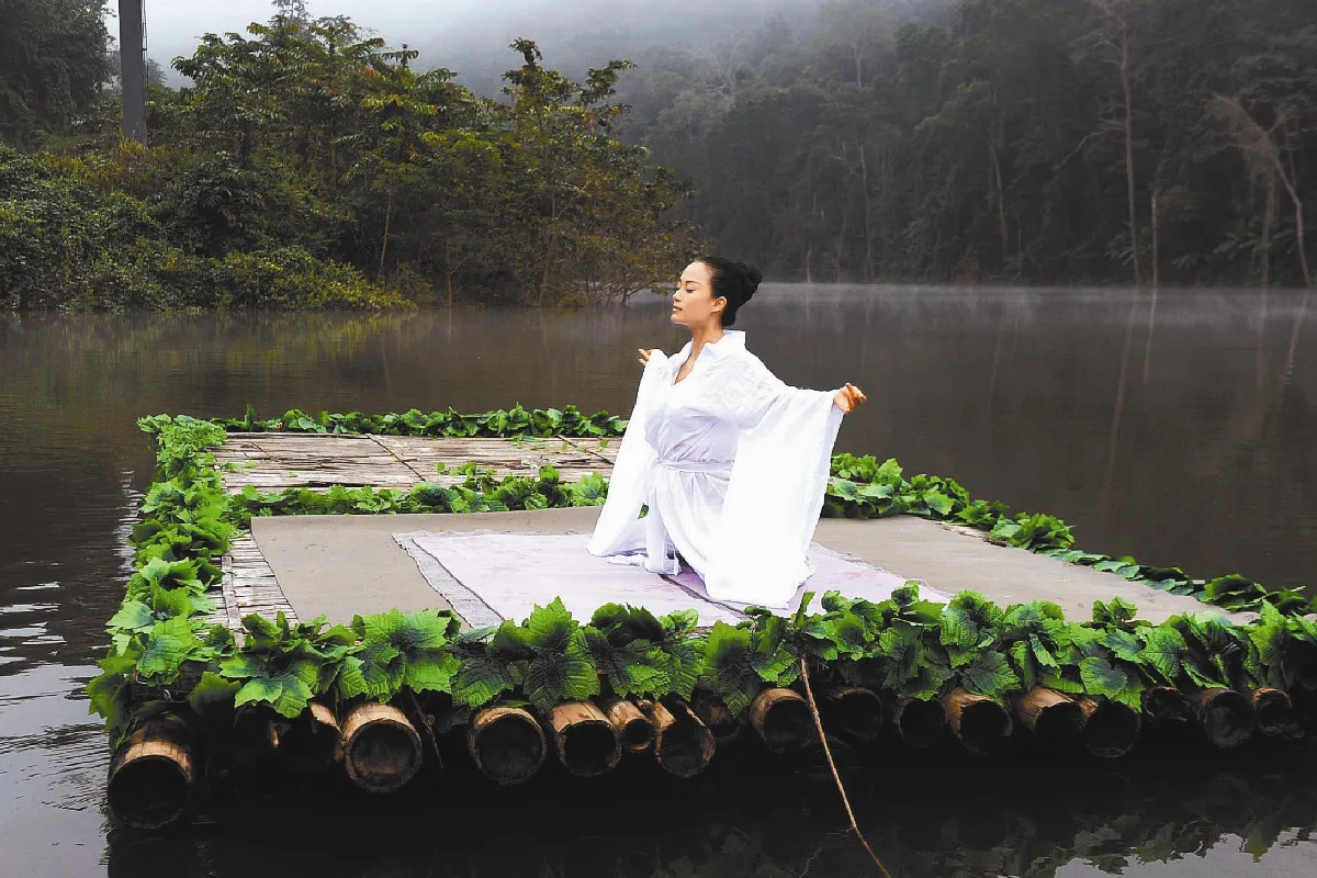 彝女雨林教瑜伽