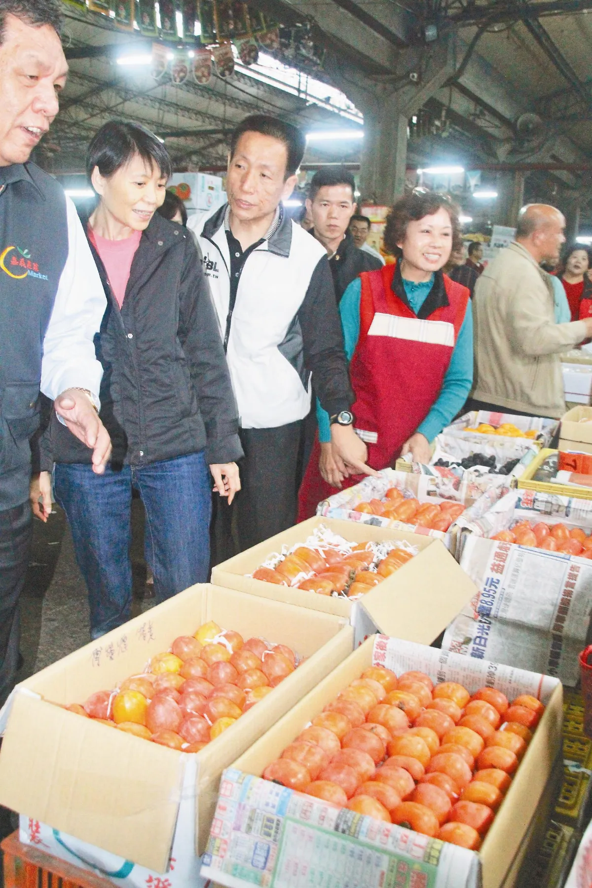 酷酷嫂低調現身 嘉市拜票