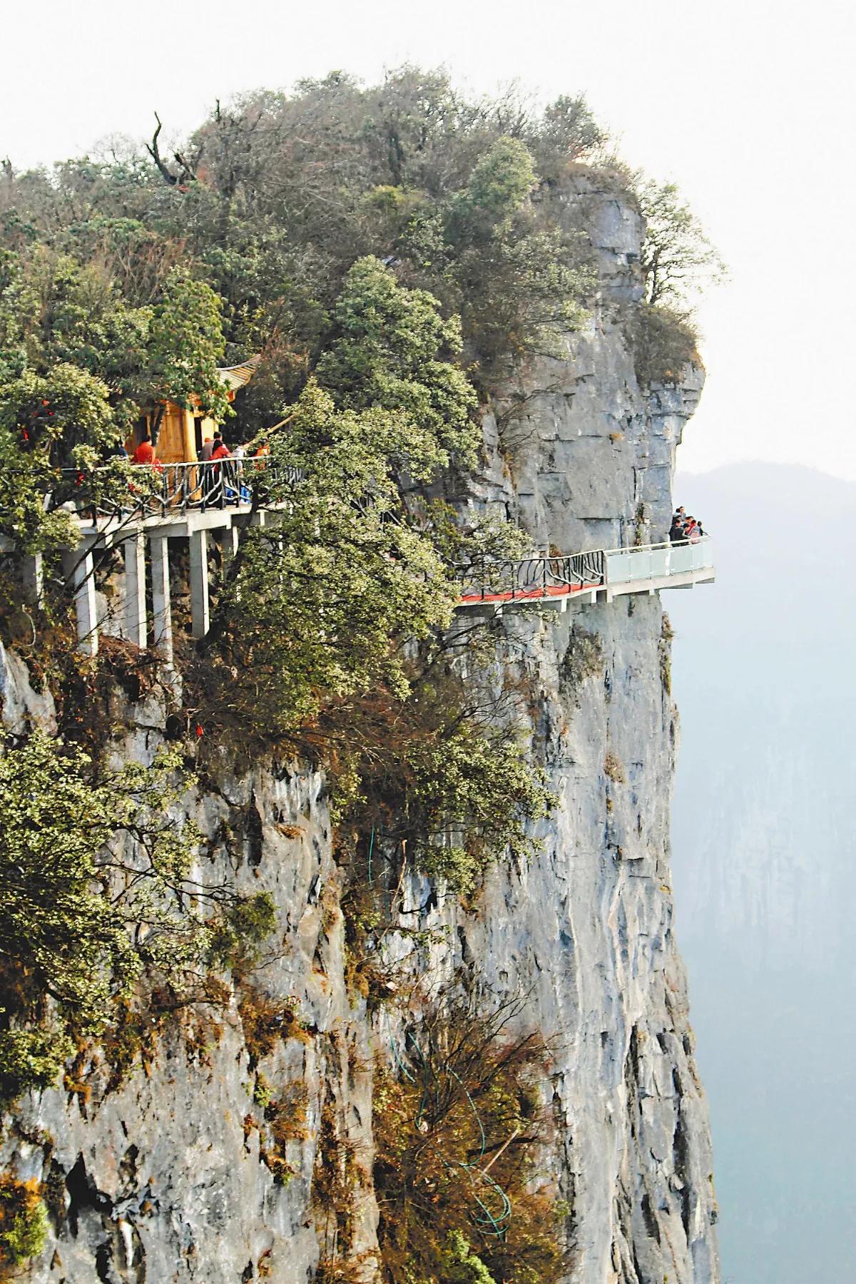張家界玻璃棧道 步步驚