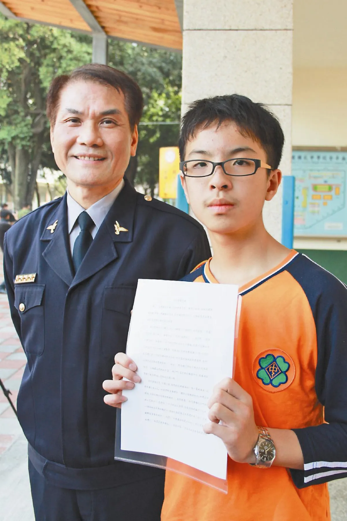 與警察爸爸對話  文字情深獲首獎