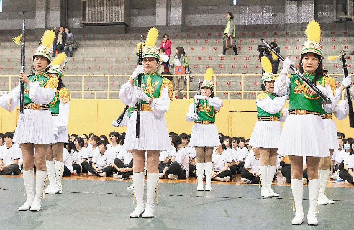 北一女校慶 祖母綠、美綠綠耍槍