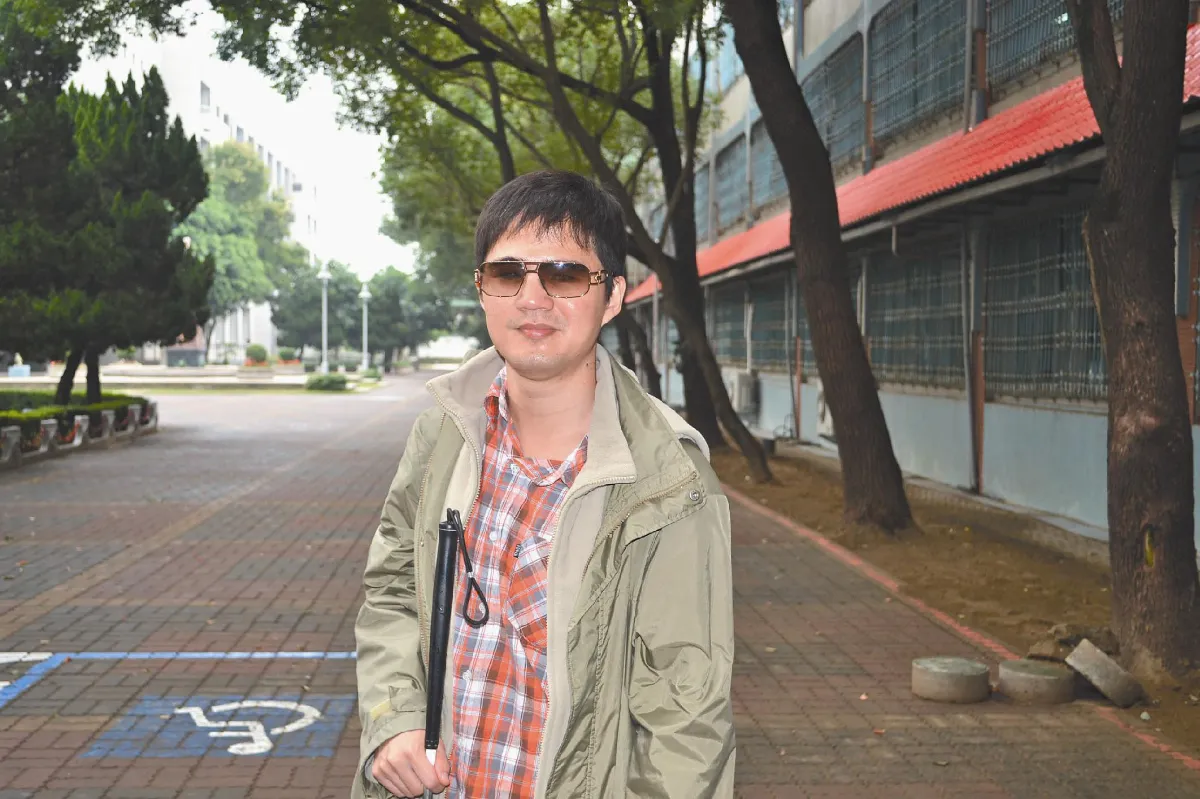 全盲特教師 帶視障生走向人群