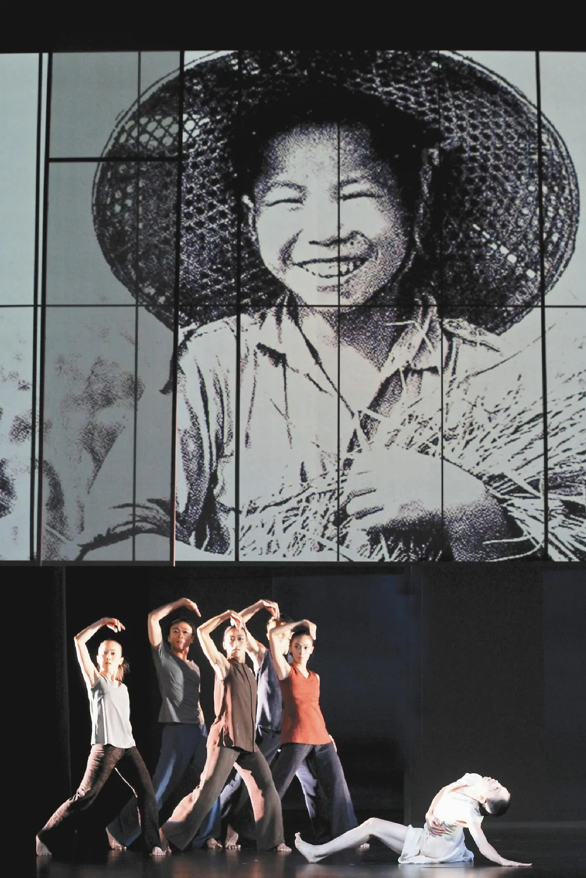 雲門三推家族合唱 盼坦然面對歷史