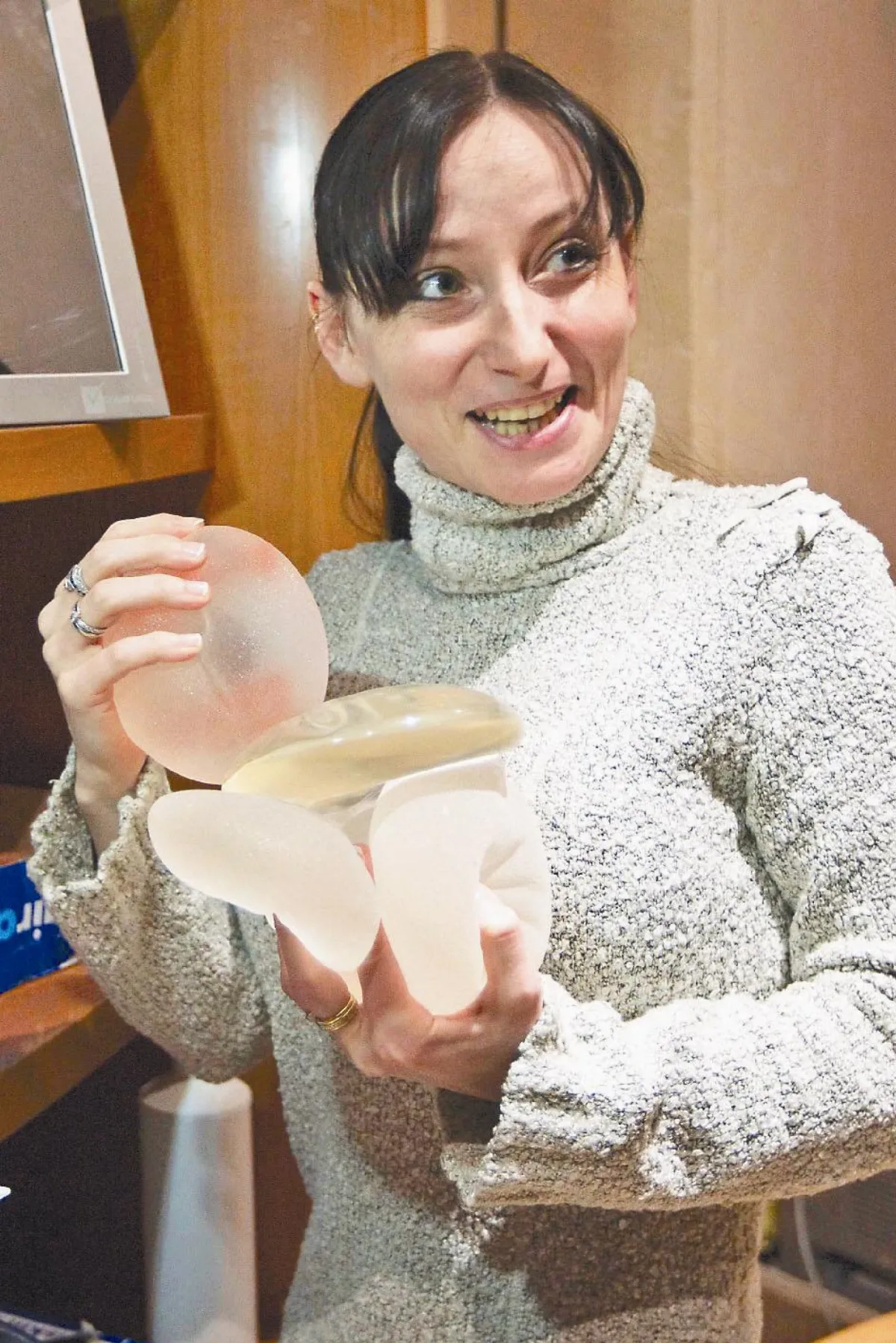 法要求女性摘除隆乳植入物