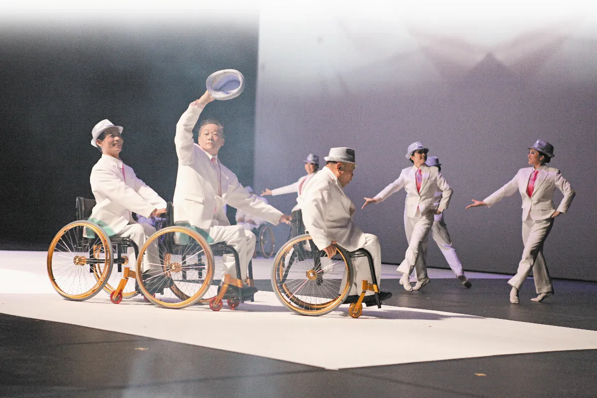 輪椅充當舞鞋 身障者舞出美夢