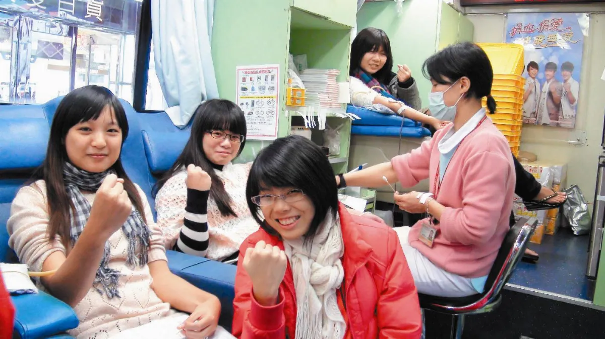 宜大4姐妹 揪團捐血過耶誕