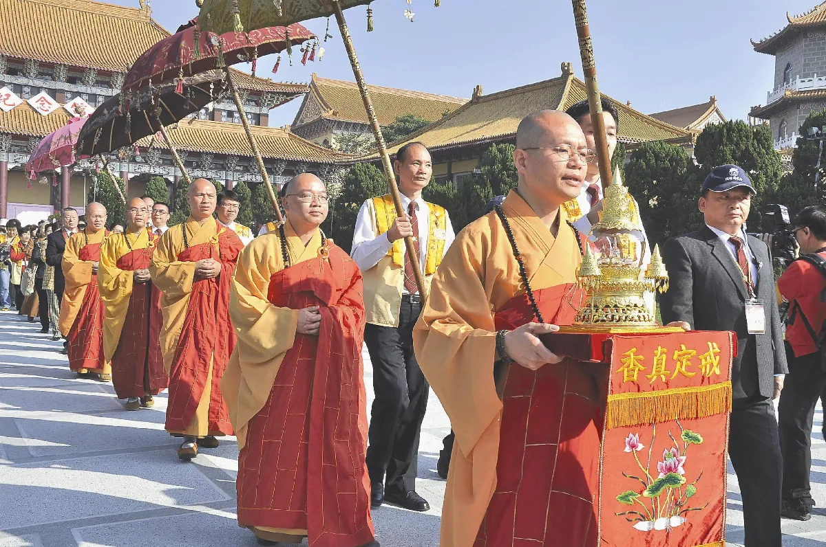 圖文視窗 迎佛祖 邁向佛館