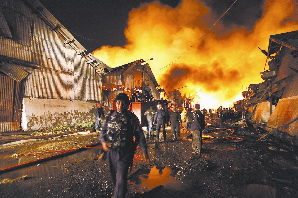 仰光大爆炸 烈焰沖天