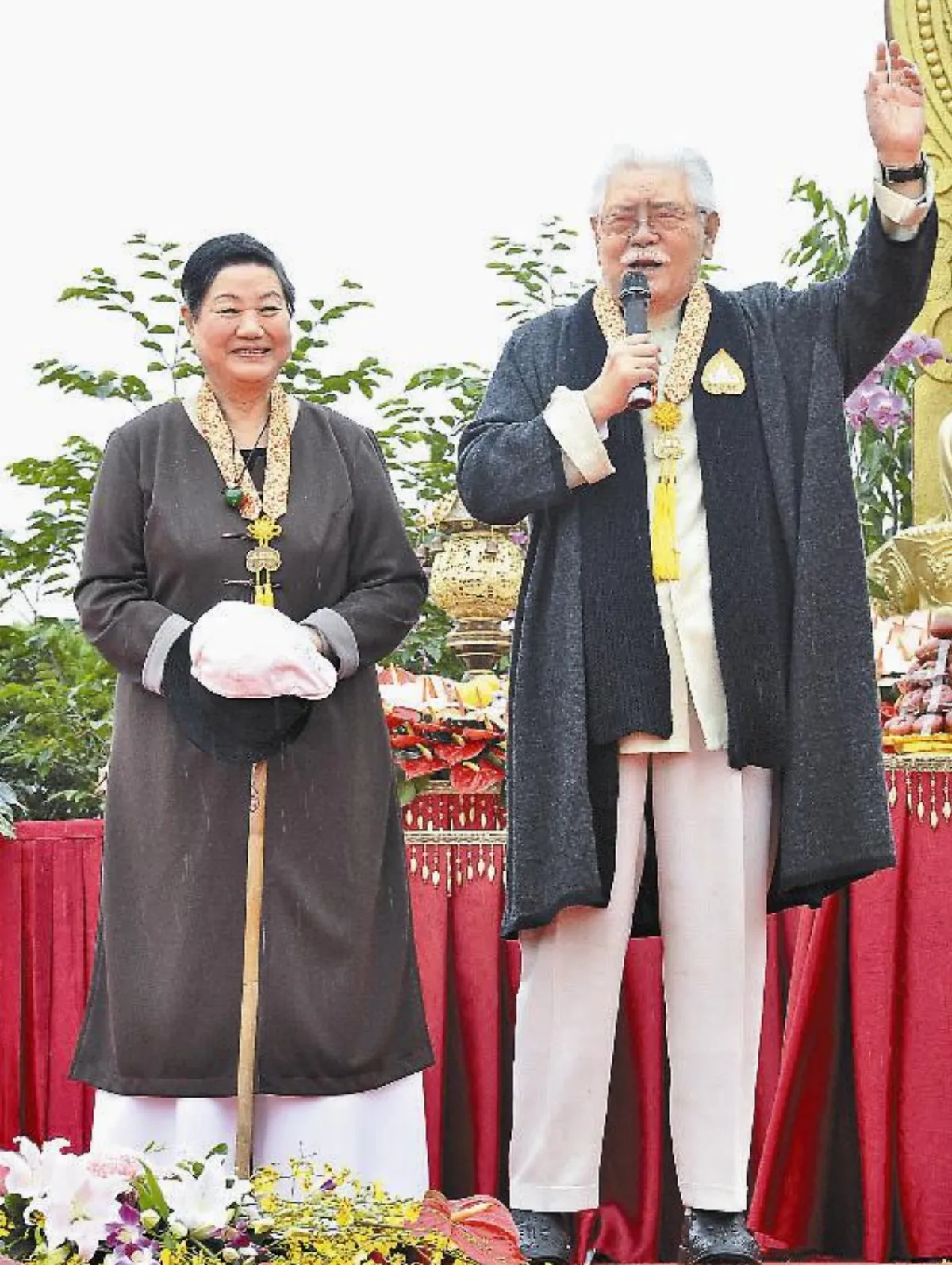 圖文視窗大師證婚第一對