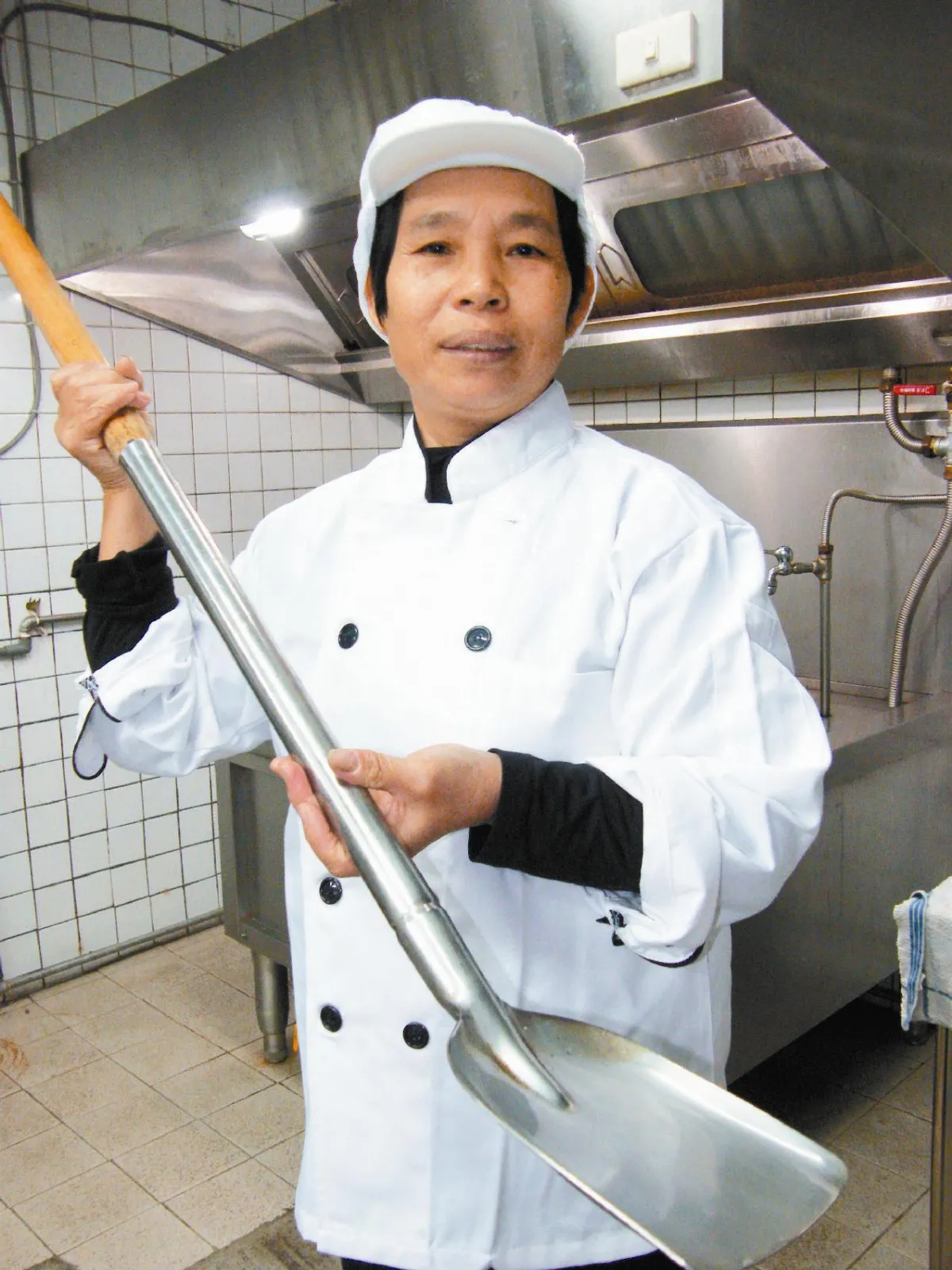 用愛烹調營養午餐擔任廚工30載 兩代學生都說讚