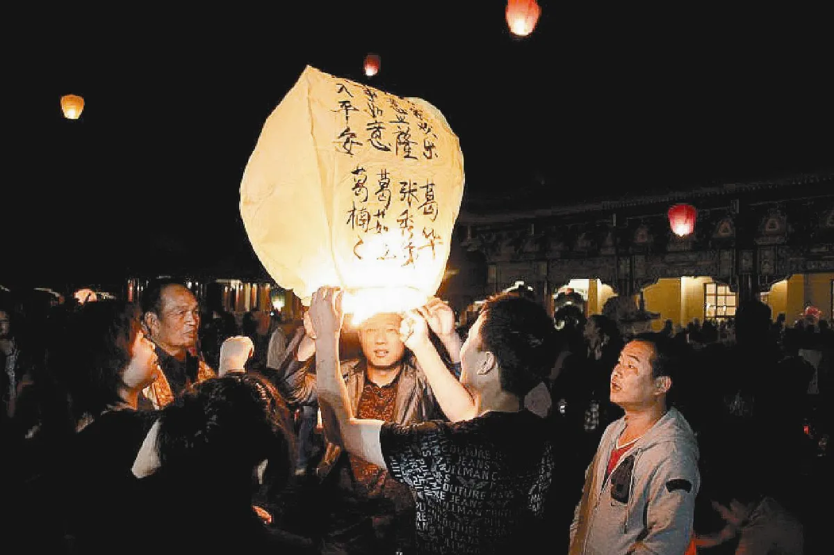 抄經、放天燈 南非南華寺跨年