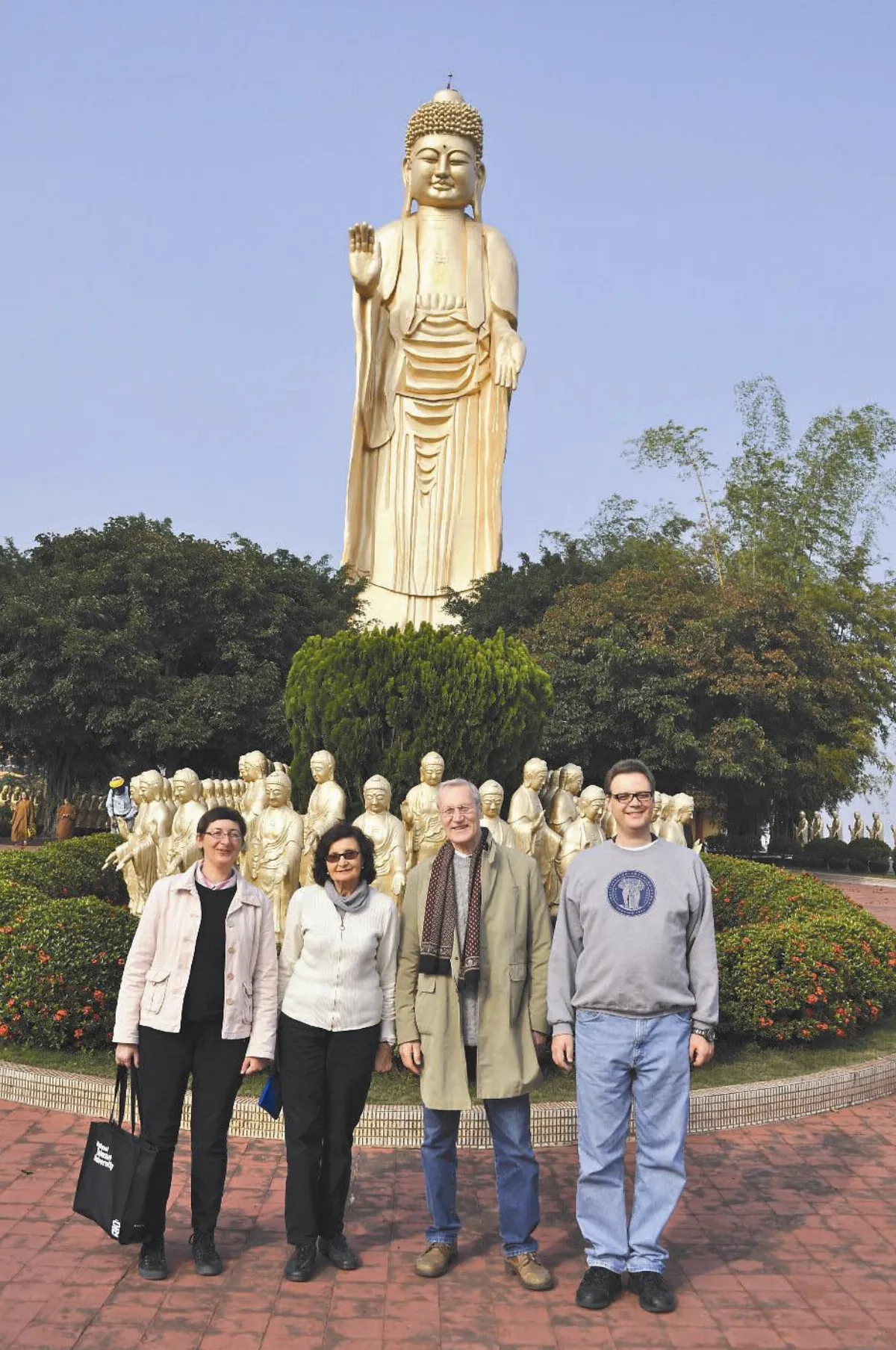 俄籍副教授 參觀佛館