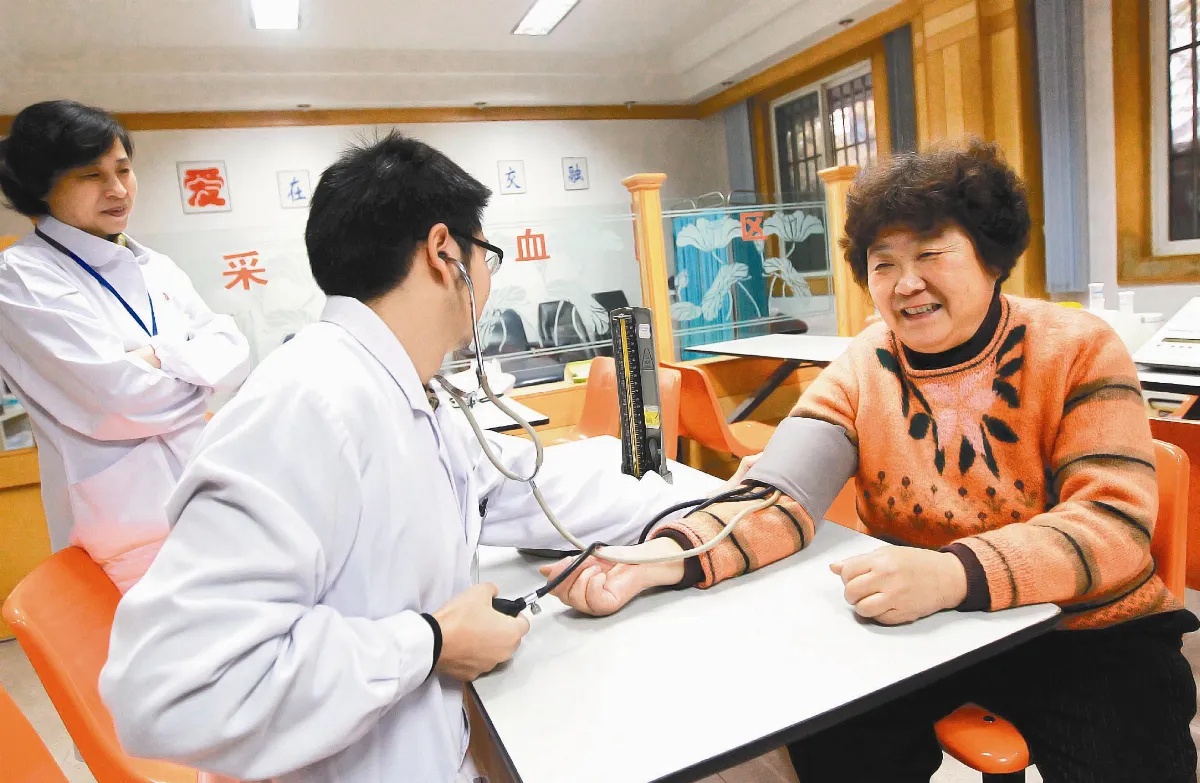 捐血156次 她是上海好人