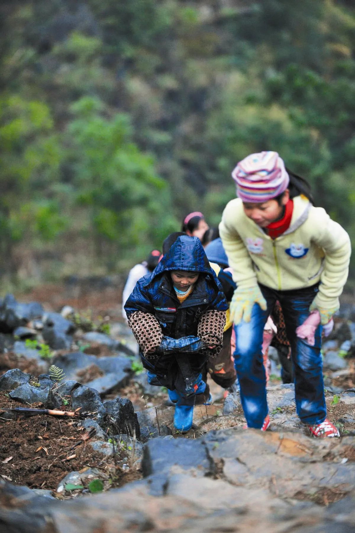 翻山越嶺 就愛上學