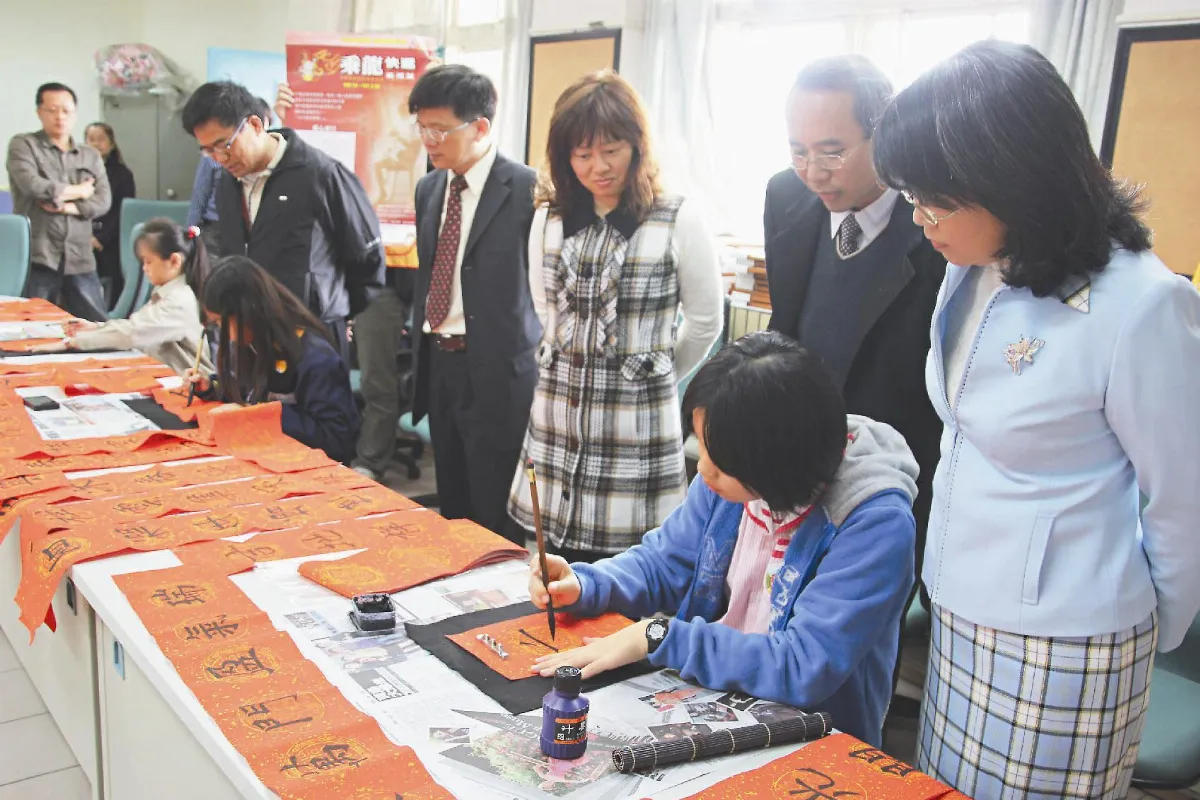 寫春聯義賣 15校學童學感恩
