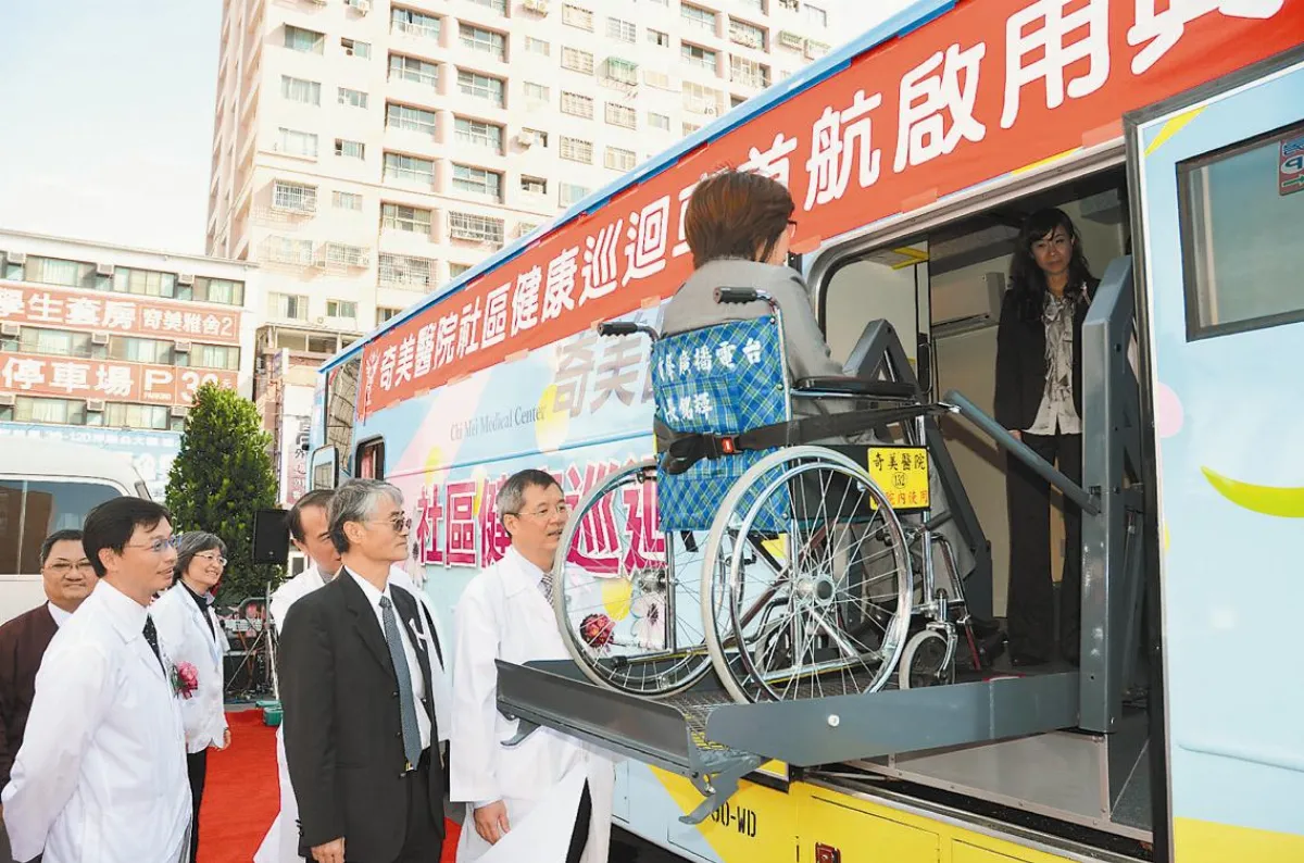 奇美健康巡迴車 投入偏鄉