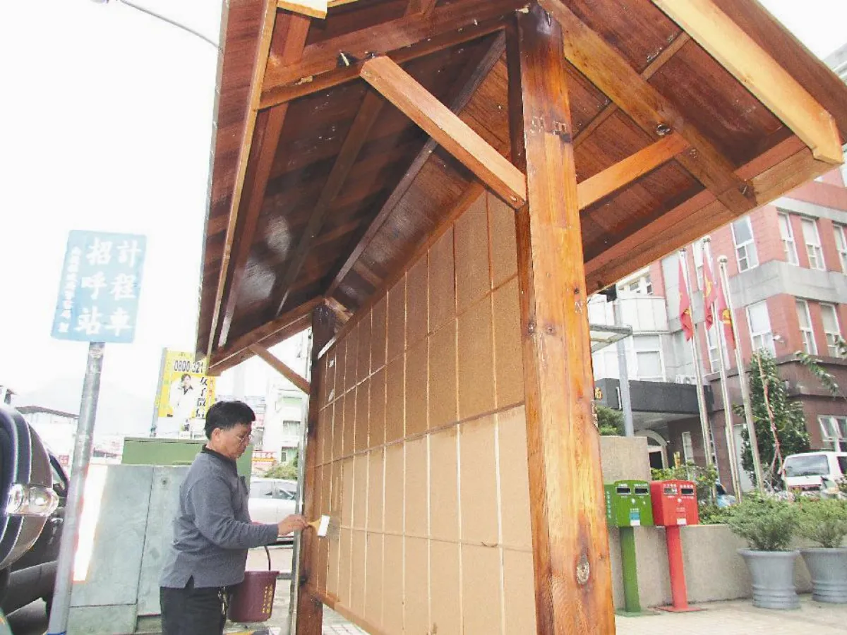 【社區部落格】回收原木公布欄 環保示範